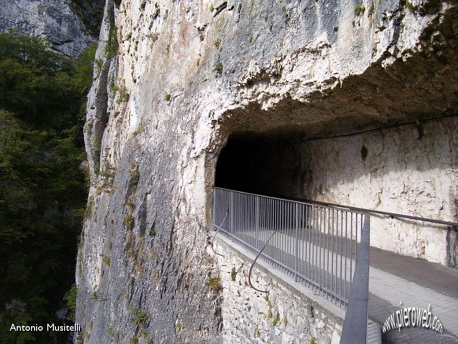 04 Santuario Galleria di Accesso.jpg